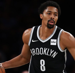 Mavericks y Lakers pugnan por Spencer Dinwiddie