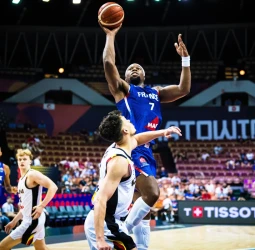 Francia arranca con autoridad y pasa por encima de Bélgica, 92-64