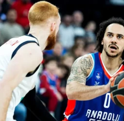 El Anadolu Efes aplasta el Armani Milán, 110-66