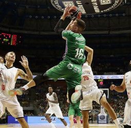 Victoria ante San Pablo Burgos y liderato para el Unicaja (93-72)