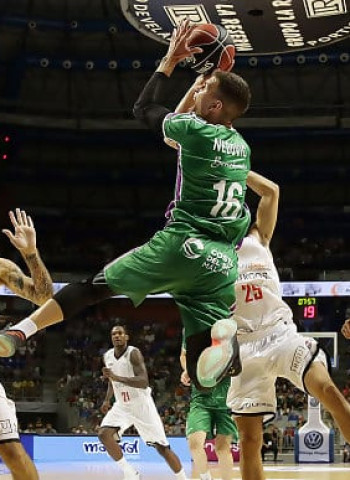 Victoria ante San Pablo Burgos y liderato para el Unicaja (93-72)