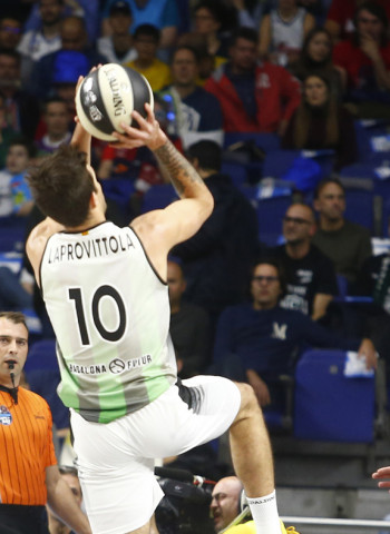 El Divina Seguros Juventud busca la clasificación matemática para el playoff en la pista del Baskonia
