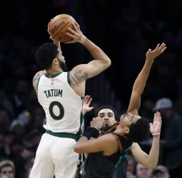 Tatum lidera la reacción bostoniana