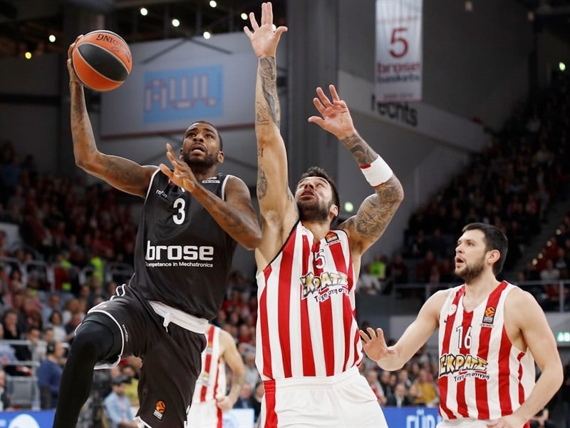 El Brose Baskets, remontada y victoria ante Olympiacos (67-65)