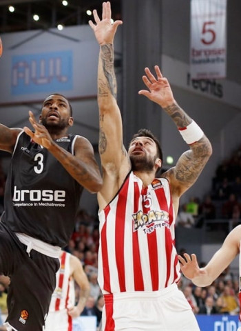El Brose Baskets, remontada y victoria ante Olympiacos (67-65)