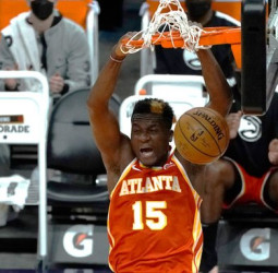 Clint Capela extiende su contrato con los Atlanta Hawks