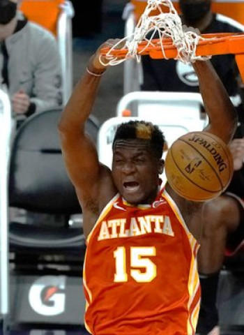 Clint Capela extiende su contrato con los Atlanta Hawks