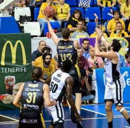 El Iberostar Tenerife sufre ante el RETAbet Bilbao Basket (80-76)