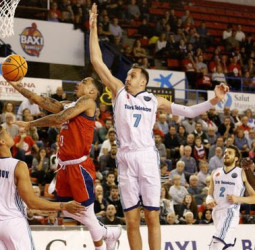 Ferrari y Toolson aseguran que el Nou Congost siga siendo un fortín en la Champions (80-75)