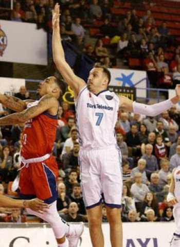 Ferrari y Toolson aseguran que el Nou Congost siga siendo un fortín en la Champions (80-75)