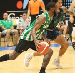 Victoria del Coosur Real Betis ante un luchador Hestia Menorca (75-92)