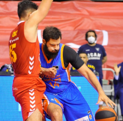 Valencia Basket alarga su racha positiva en la pista de UCAM Murcia (66-80)