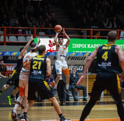 El Iberostar Tenerife cae en Patras y deberá remontar en el Santiago Martín (69-57)