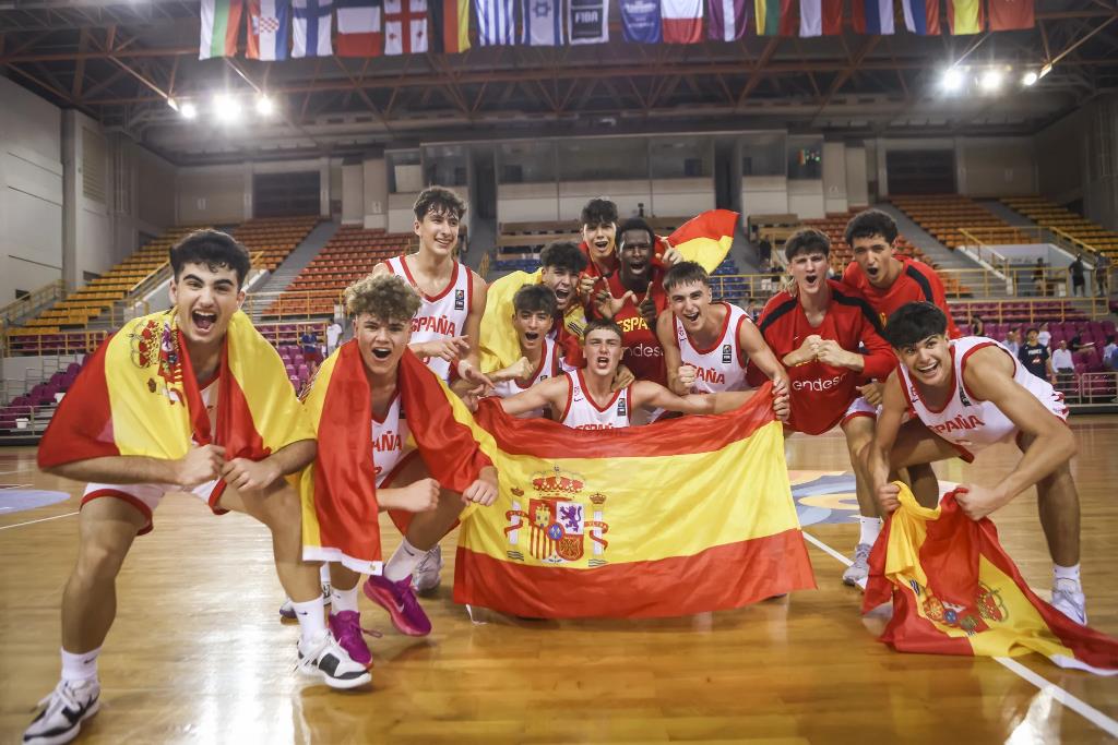 España vuela a la final del Europeo tras remontar a Grecia, 77-71