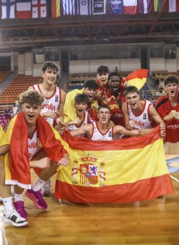 España vuela a la final del Europeo tras remontar a Grecia, 77-71