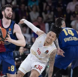 El Barcelona resiste y fuerza el quinto, 79-72 [2-2]