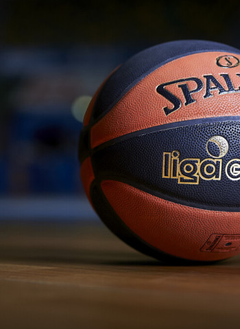 Cinco nuevos positivos por COVID-19 en la plantilla de Monbus Obradoiro