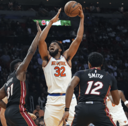 Towns marca el camino de los Knicks para ganar a Miami, 116-107