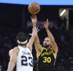 Stephen Curry y Dario Saric acribillan a los San Antonio Spurs