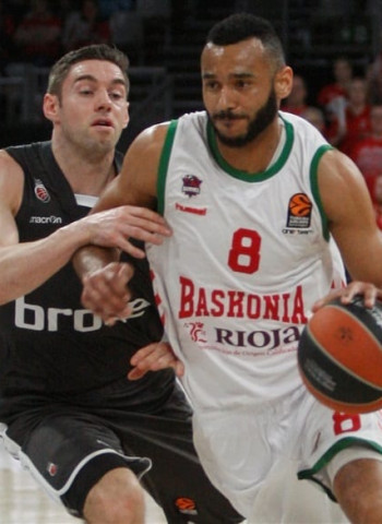 Baskonia y Barcelona negocian por Adam Hanga