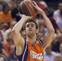 Valencia Basket traspasa los derechos de Víctor Claver