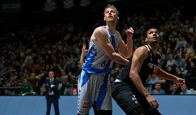 El Gipuzkoa Basket se lleva en Bilbao un derbi de infarto (71-74)