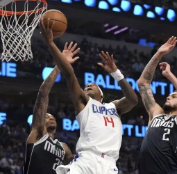 Los Mavericks mueren en la orilla, 111-116 [2-2]