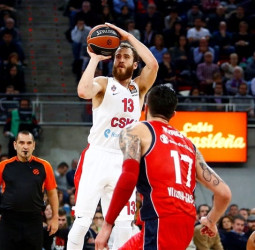 Baskonia tutea al líder, pero cae en el Buesa (81-90)