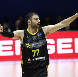 El Cáceres compra veteranía en el mercado de invierno con los fichajes de Kostas Vasileiadis y Kenny Hasbrouck