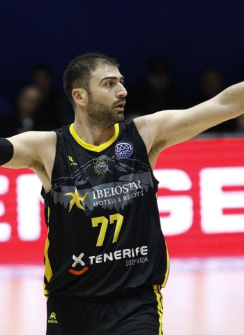 El Cáceres compra veteranía en el mercado de invierno con los fichajes de Kostas Vasileiadis y Kenny Hasbrouck