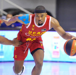 El Anadolu Efes negocia con Isaiah Taylor