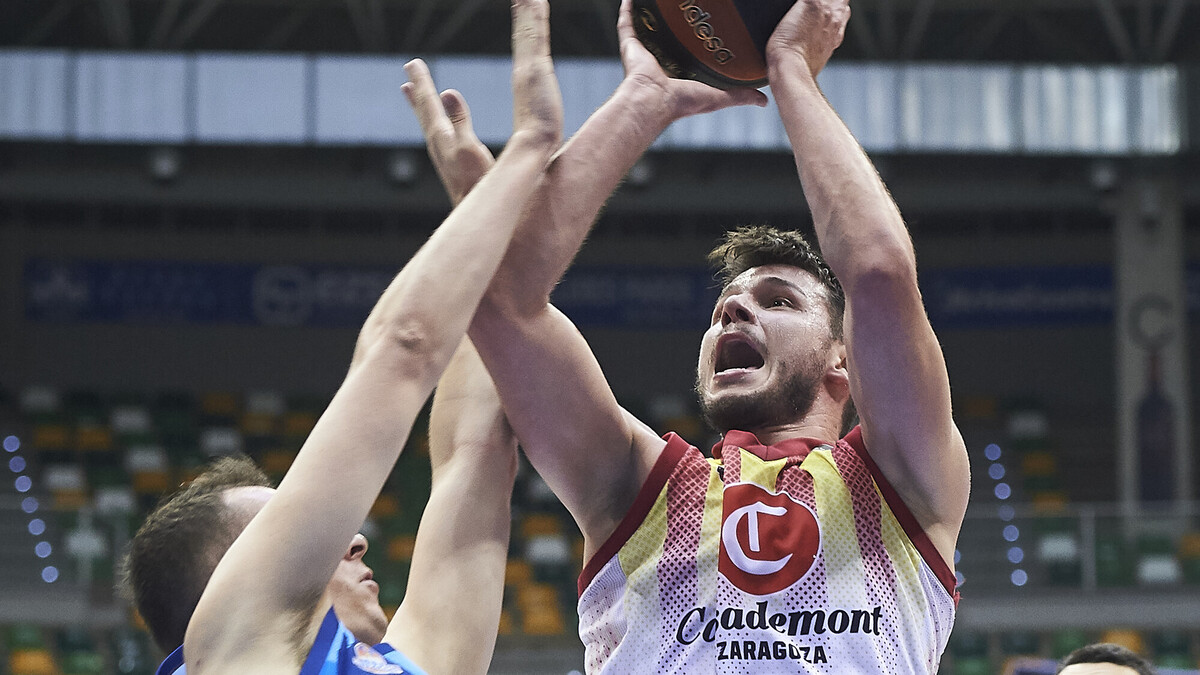 Un triple de Brussino da la victoria al Casademont Zaragoza (95-98)