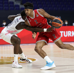 El Armani Milán corta la racha victoriosa del Real Madrid (76-80)