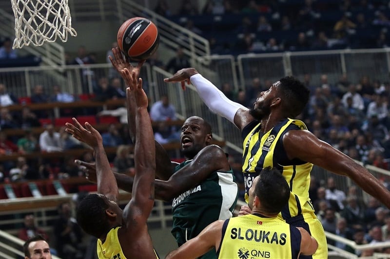 Un triple de Pappas sentencia al Fenerbahce (70-68)
