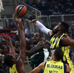Un triple de Pappas sentencia al Fenerbahce (70-68)
