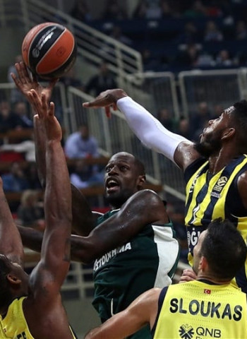 Un triple de Pappas sentencia al Fenerbahce (70-68)