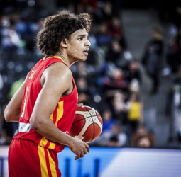 España comienza un nuevo camino con una victoria de carácter (71-84)