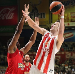 Estrella Roja gana a Olympiacos a ritmo de Ennis (89-78)