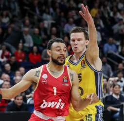Olympiacos sobrevive al asedio en Berlín y sigue en lo más alto, 92-100