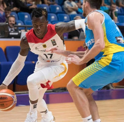 Schroder decide ante Ucrania (75-63)
