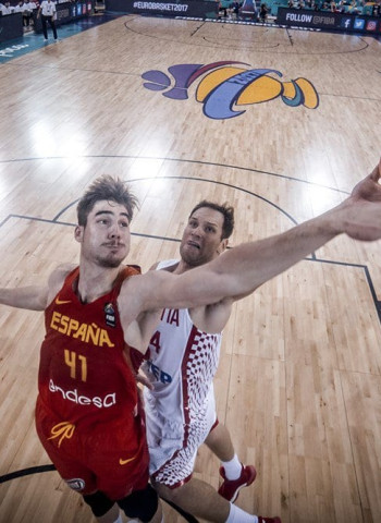 España vence a Croacia y certifica el primer puesto (73-79)