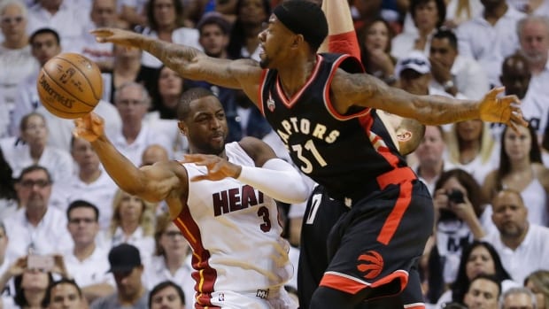 Los Raptors asaltan el American Airlines (2-1)