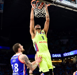 El Barcelona renovará a Adam Hanga