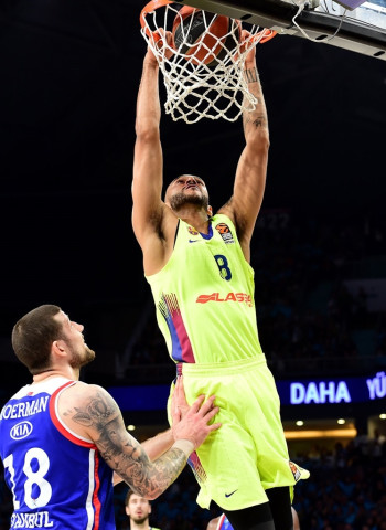 El Barcelona renovará a Adam Hanga