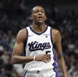 Los Kings enlazan la sexta victoria consecutiva a costa de los Mavericks