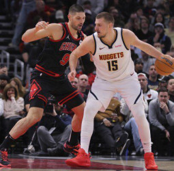 Vucevic le aguanta el baile a Jokic y los Bulls ganan, 129-121