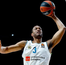 El Madrid gana al Bamberg y se medirá al Panathinaikos en el playoff (106-86)