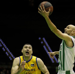 El Coosur Betis se aferra a la vida tras ganar al Herbalife GC (82-81)