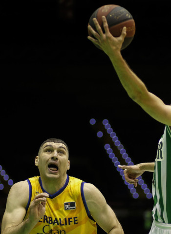 El Coosur Betis se aferra a la vida tras ganar al Herbalife GC (82-81)