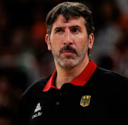 Álex Mumbrú, hospitalizado en Tampere y baja para el debut de Alemania en el EuroBasket